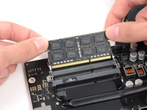 iMac RAM memory module replacement